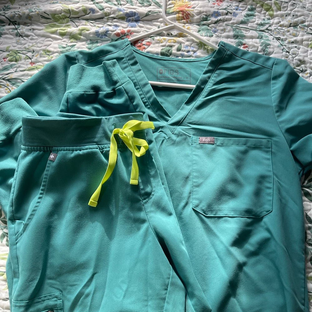 Figs Green/Teal Scrub Set